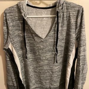 Women’s hooded shirt